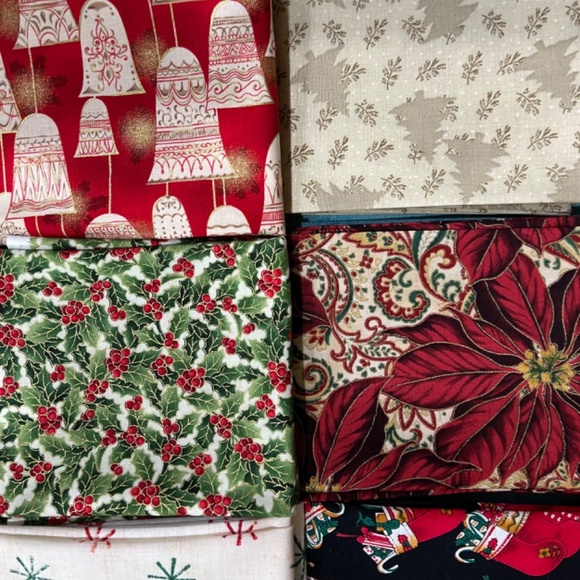 Christmas / Holiday 9 Fat Quarters Fabric Metallics & Quilt Shop Quality lot #6 - Picture 2 of 4
